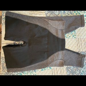 Spanx leggings, black with grey on sides -M